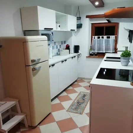 Apartment Furnished House Tla 3 Bedroom 3 Bath *