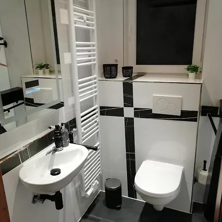 Furnished House Tla 3 Bedroom 3 Bath Apartment *